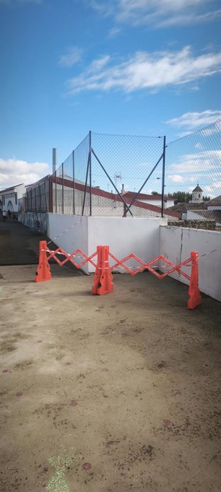 Muro afectado por el temporal en el CEIP Jerónima Reche de Chirivel (Almería).
