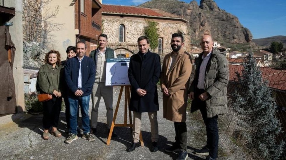 Ejecutivo riojano financia al 90% la reparación urbana del entorno de la iglesia de Viguera afectada tras caída torre