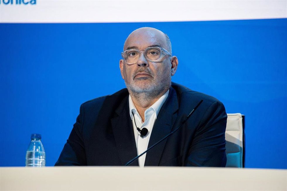El consejero delegado de Telefónica,  Emilio Gayo, durante la presentación de los resultados correspondientes al ejercicio 2025, a 24 de febrero de 2026, en Madrid (España). Telefónica registró unas pérdidas netas atribuidas de 4.318 millones de euros e