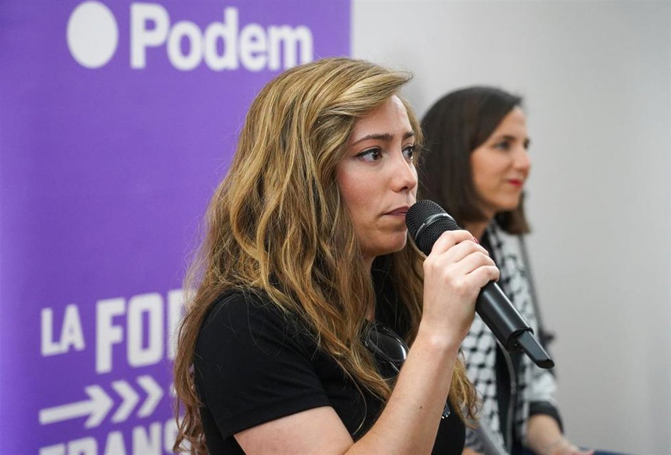 Archivo - La secretaria general de Podemos, Ione Belarra (d), y la coordinadora general de Podem País Valenci y portavoz de Podemos, María Teresa Pérez (i), en una imagen de archivo