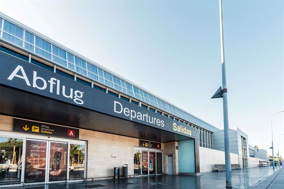 Archivo - Aeropuerto Tenerife Sur