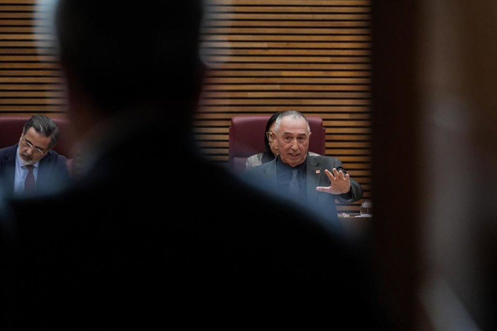 Archivo - El síndic de Compromís, Joan Baldoví, durante un pleno de Les Corts