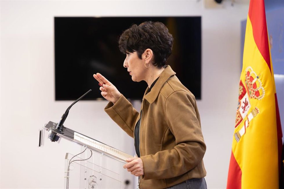 La portavoz del PNV en el Congreso, Maribel Vaquero, durante una rueda de prensa en el Congreso, a 24 de febrero de 2026, en Madrid (España).