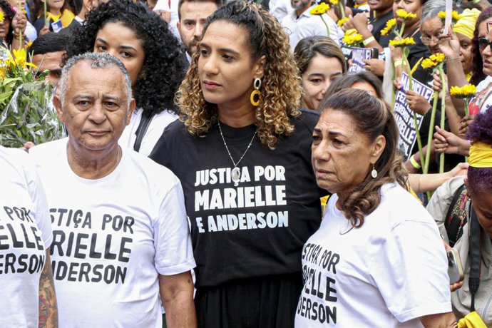 Archivo - Arquivo - 30 de outubro de 2024, Rio de Janeiro, Rio de Janeiro, Brasil: Rio de Janeiro (RJ), 30/10/2024 — julgamento/caso/mariele/rj — Anielle Franco, ministra da Igualdade Racial do Brasil e irmã de Marielle Franco, chega com sua família para 
