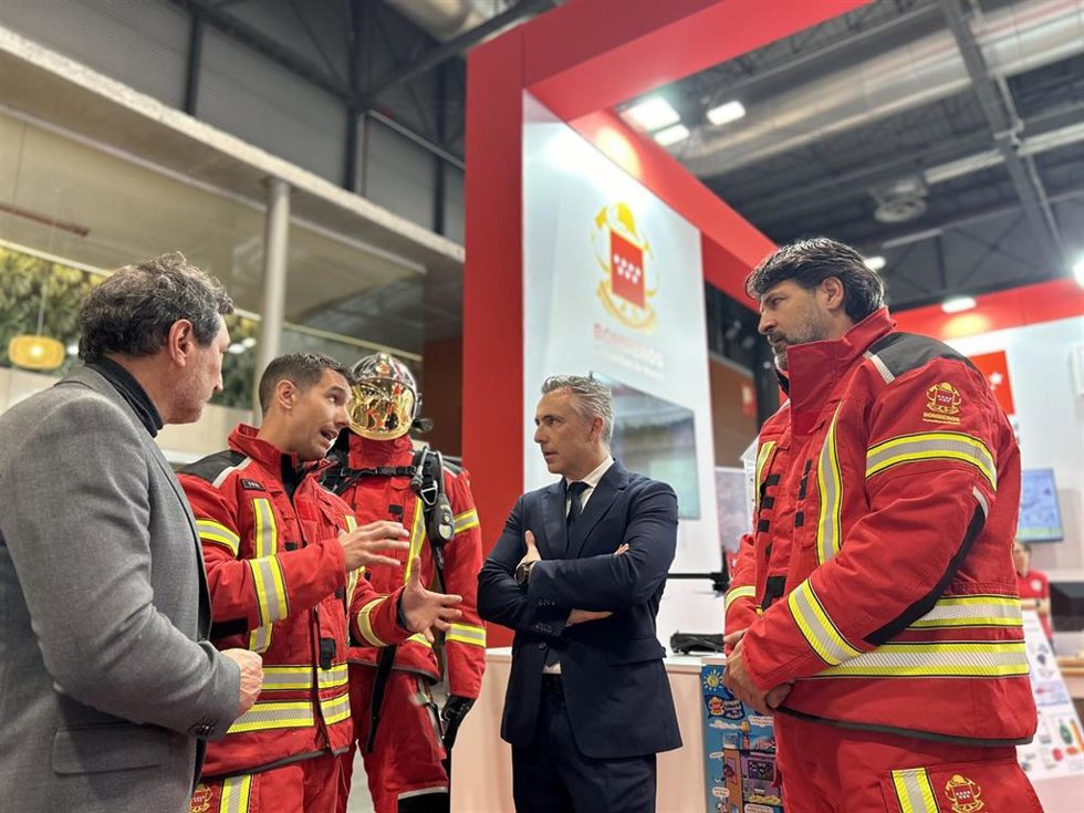 El consejero de Medio Ambiente, Agricultura e Interior de la Comunidad de Madrid, Carlos Novillo, en la feria SICUR 2026 en Ifema