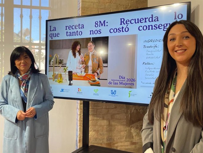 Francisca Medina y María Dolores Ruiz presentan las actividades con motivo del Día Internacional de las Mujeres.