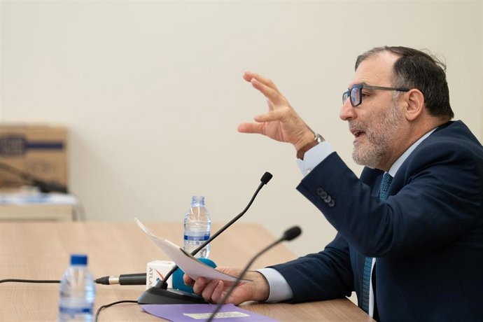 Archivo - El juez de la Audiencia Nacional Eloy Velasco interviene durante un seminario sobre ciberdelincuencia, a 22 de enero de 2024, en Barcelona, Cataluña (España).