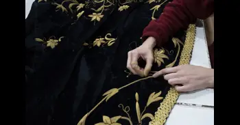 La Real Fábrica de Tapices restaura un manto de la Virgen Dolorosa de Gijón, donado por Isabel de Borbón, 'La Chata'