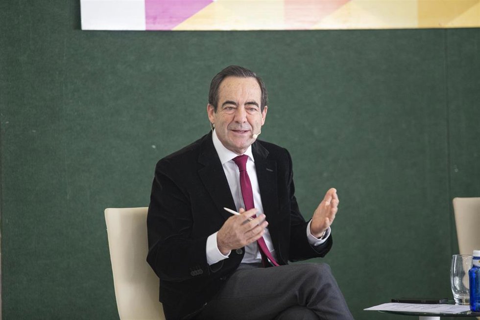 Archivo - El expresidente del Congreso de los Diputados, exministro de Defensa y expresidente de la Junta de Comunidades de Castilla-La Mancha, José Bono, interviene en el coloquio Análisis y futuro de la Ciudad de Melilla dentro del V Foro Empresaria