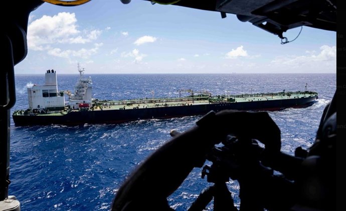 El Departamento de Defensa de Estados Unidos intercepta otro petrolero por violar el veto al crudo del Caribe.