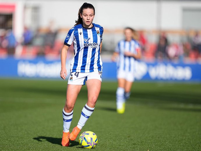 Archivo - Arquivo - Aiara Agirrezabala Azkue, do Real Sociedad, em ação durante a partida de futebol da Liga F, a liga feminina espanhola, disputada entre o Atlético de Madrid e o Real Sociedad no Centro Deportivo Alcalá de Henares, em 10 de janeiro de 20