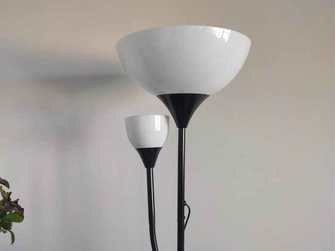 Archivo - Lámparas.