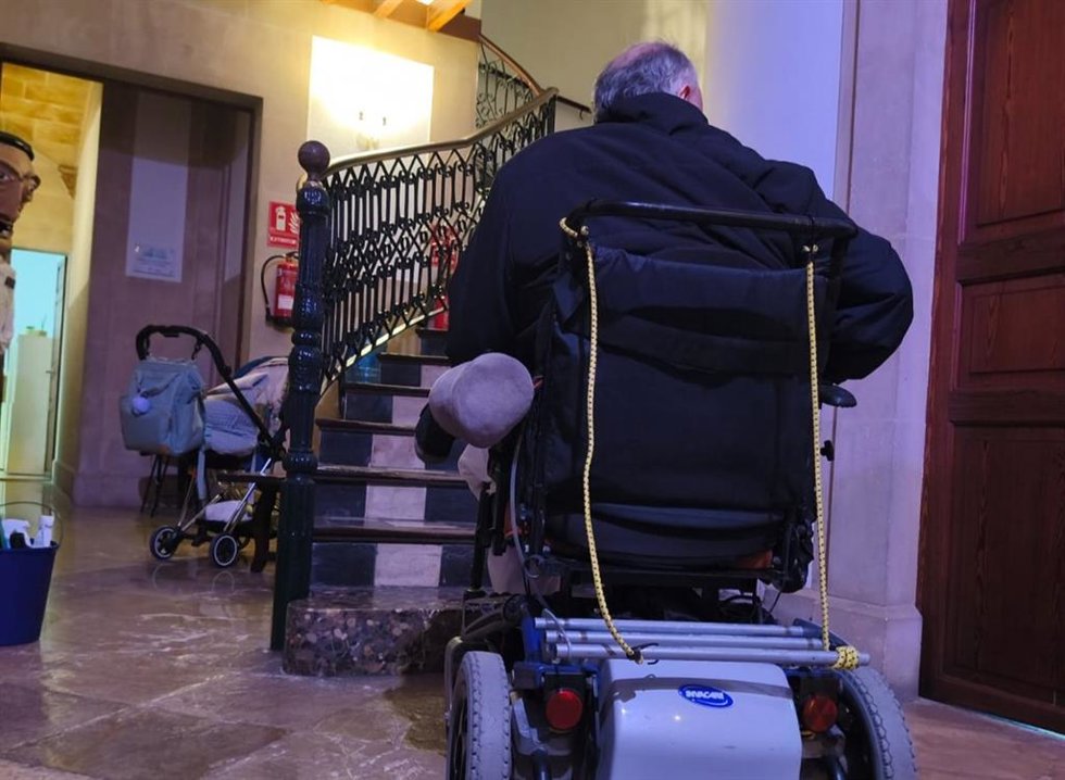 Llibertat Llucmajor denuncia que la sala de plenos del Ayuntamiento no es accesible para personas con movilidad reducida