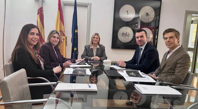 Reunió per a coordinar el dispositiu amb motiu de l'eclipse solar del 12 d'agost