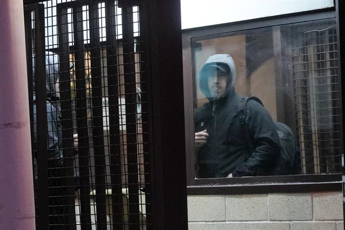 El exjefe militar de ETA Garikoitz Aspiazu Rubina, alias 'Txeroki', a su salida de la prisión de Martutene, a 9 de febrero de 2026, en San Sebastián, Guipúzcoa, País Vasco (España). 