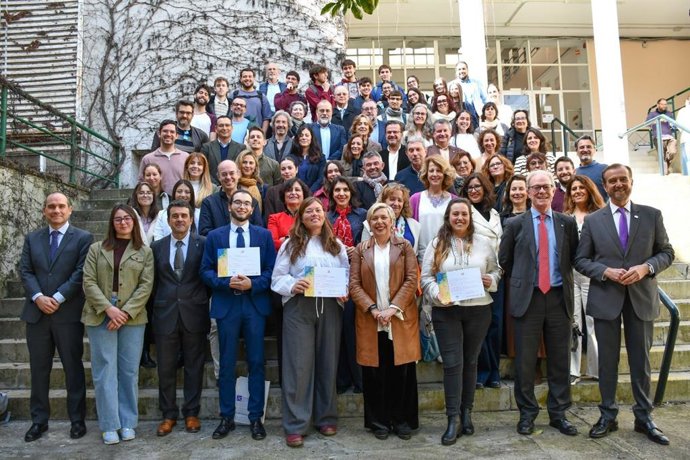 La Facultad de Psicología de la Universidad de Sevilla celebra el 50 aniversario con un reencuentro de la primera promoción.
