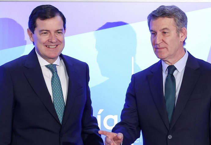 El presidente de la Junta de Castilla y León y candidato del PP para la reelección, Alfonso Fernández Mañueco, y el presidente del PP, Alberto Núñez Feijóo.