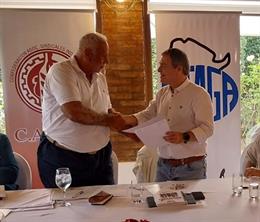 Los secretarios generales de UGT FICA, Mariano Hoya, y de la Confederación de Asociaciones Sindicales de Industrias Alimenticias de Argentina (CASIA), Raúl Álvarez.