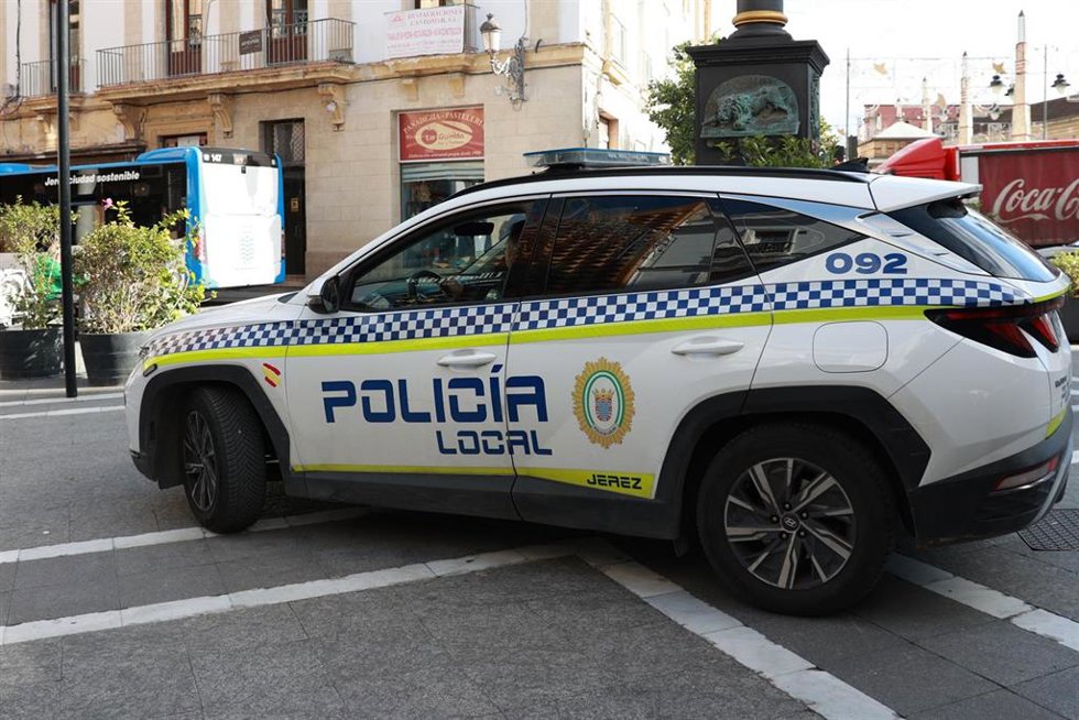 Archivo - Vehículo de la Policía Local de Jerez de la Frontera (Cádiz)