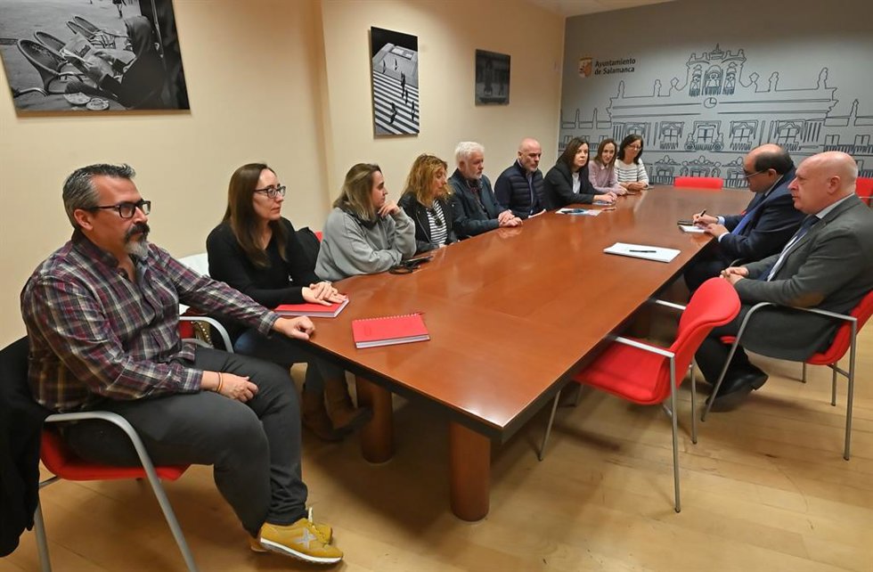 Reunión entre el Grupo Municipal Popular de Salamanca y los representantes de los trabajadores en Majorel.