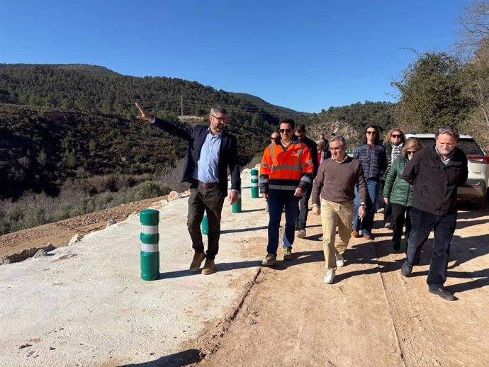 Barrachina visita un camí rural a Toixa