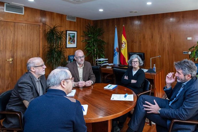Representantes de la Xunta y la Fegamp mantienen una reunión