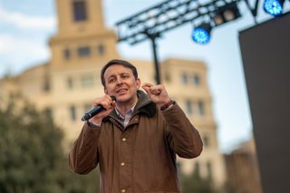 Archivo - El vicepresidente del Parlamento Europeo, Javi López, interviene durante una manifestación en apoyo a Ucrania, a 23 de febrero de 2025, en Barcelona, Catalunya (España). La manifestación se ha convocado bajo el lema ‘¡Defendamos la libertad!’ co