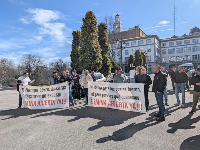 Trabajadores de la mina de Vega de Rengos