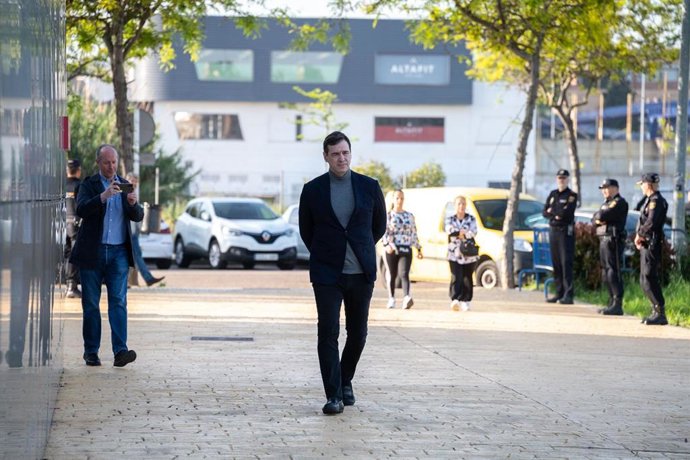 Archivo - El hermano de Pedro Sánchez, David Sánchez, a su llegada a declarar en calidad de investigado en el Juzgado de Instrucción número 3 de Badajoz, a 25 de abril de 2025