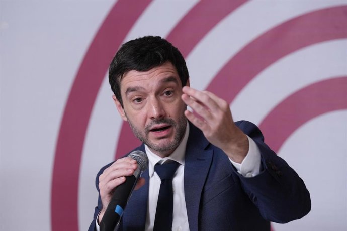 El ministre de Drets Socials, Consum i Agenda 2030, Pablo Bustinduy, en un acte dels Comuns