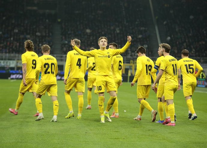 Jens Petter Hauge celebra su gol en el Inter-Bodo/Glimt del Giuseppe Meazza