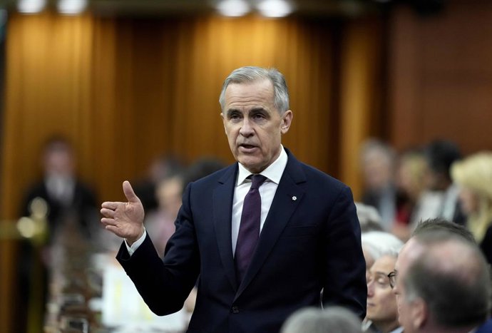 24 de fevereiro de 2026, Ottawa, Ontário, Canadá: O primeiro-ministro Mark Carney levanta-se durante o período de perguntas na Câmara dos Comuns, no Parlamento, em Ottawa, na terça-feira, 24 de fevereiro de 2026.