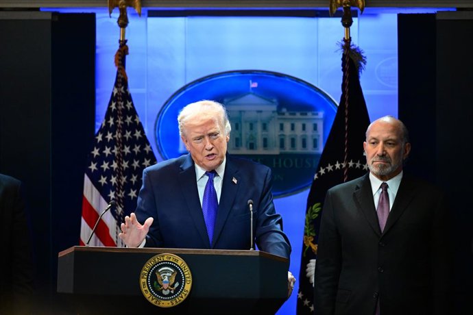 20 de fevereiro de 2026, Washington, D.C., EUA: (NOVO) O presidente dos EUA, Donald Trump, fala durante uma coletiva de imprensa na Casa Branca. 20 de fevereiro de 2026, Washington, D.C., EUA: A Suprema Corte dos EUA derrubou as tarifas globais impostas p