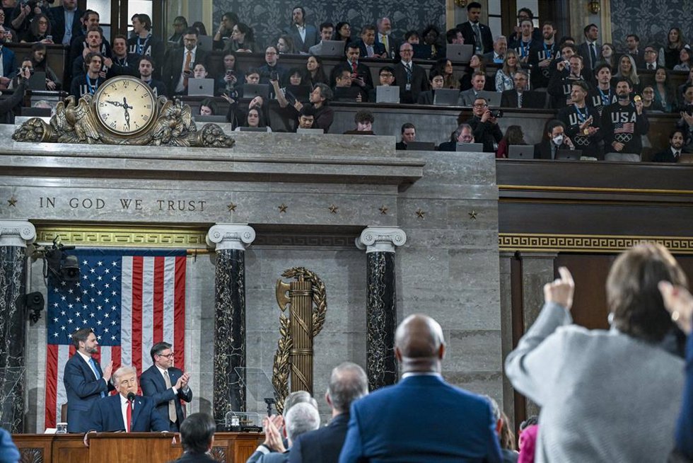 El presidente Donald Trump pronuncia su primer discurso sobre el Estado de la Unión de su segundo mandato ante una sesión conjunta del Congreso en la Cámara de Representantes del Capitolio