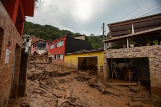 Archivo - Imagen de archivo de las consecuencias de unas lluvias torrenciales en una zona montañosa de Brasil