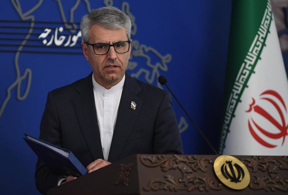 El portavoz del Ministerio de Exteriores de Irán, Esmaeil Baqaei, durante una rueda de prensa en Teherán el 10 de febrero de 2026 (archivo)