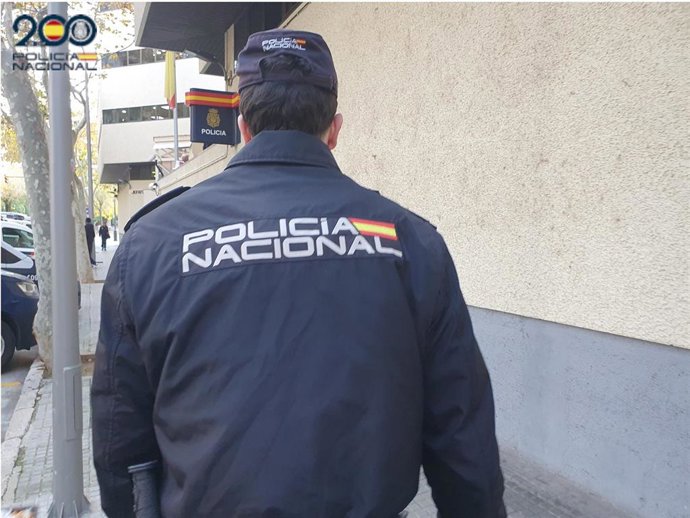 Archivo - Agente de la Policía Nacional.