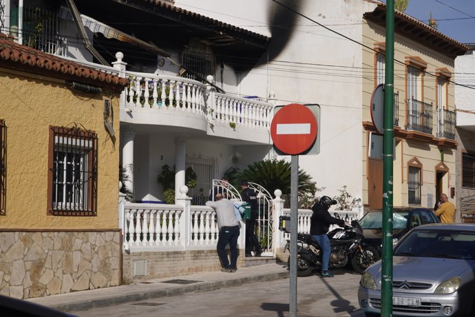 Imagen de la casa de dos plantas situada en la calle Nogales de Málaga capital, donde ha tenido lugar un incendio donde ha fallecido una mujer. A 25 de febrero de 2027 en Málaga (Andalucía, España). 