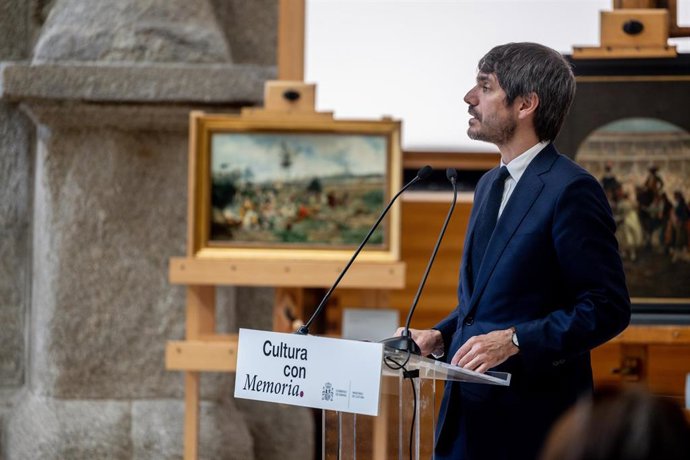 Archivo - El ministro de Cultura, Ernest Urtasun, interviene durante el acto de restitución de obras incautadas durante la Guerra Civil en el Museo Nacional del Prado, a 22 de mayo de 2025, en Madrid (España).