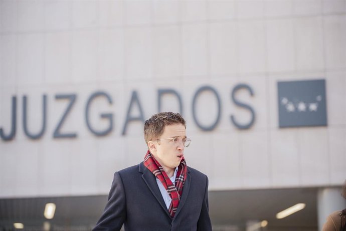Archivo - El ex portavoz de Sumar en el Congreso Iñigo Errejón sale de declarar en los juzgados de Plaza de Castilla, a 16 de enero de 2025, en Madrid (España). El juez que investiga al exportavoz parlamentario de Sumar Íñigo Errejón por un presunto delit