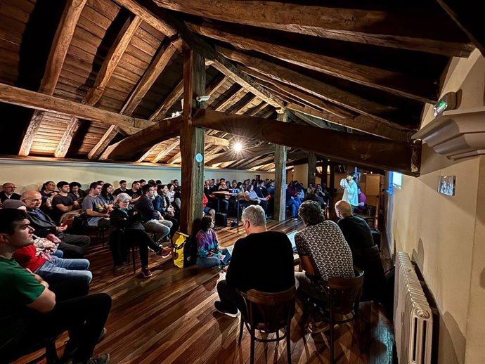 Imagen de la jornada sobre vivienda colaborativa en Elizondo.