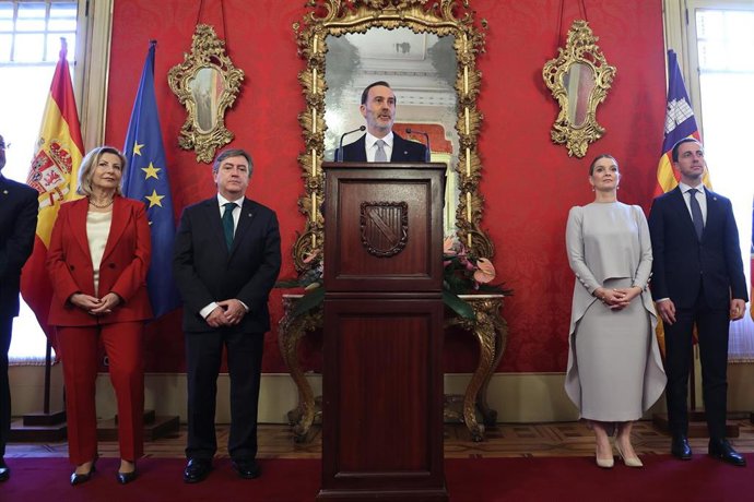 Archivo - El presidente del Parlament balear, Gabriel Le Senne, interviene durante un acto institucional por el Dia de les Illes Balears, en el Parlament balear, a 1 de marzo de 2025, en Palma 
