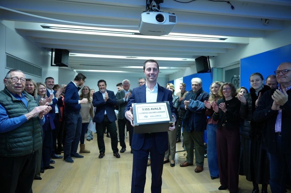 El presidente del PP de Mallorca, Lloren Galmés, presenta los avales para su reelección