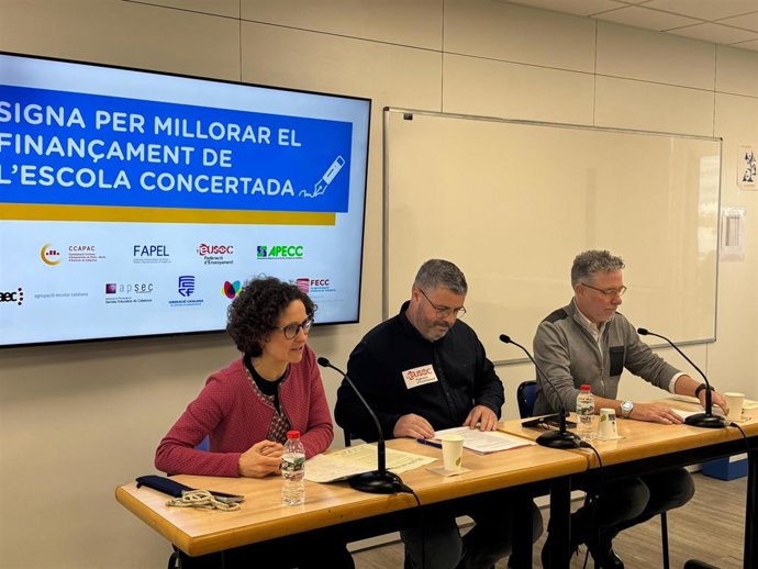 Meritxell Ruiz (Fecc), Enrique Gallego (Feusoc) y Santi Giménez (CCAPAC) en rueda de prensa este miércoles