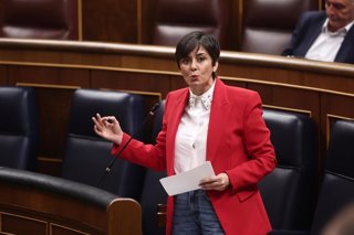 La ministra de Vivienda y Agenda Urbana, Isabel Rodríguez, interviene durante una sesión de control al Gobierno, en el Congreso de los Diputados, a 25 de febrero de 202, en Madrid (España). El Gobierno afronta una nueva sesión de control con temas de actu