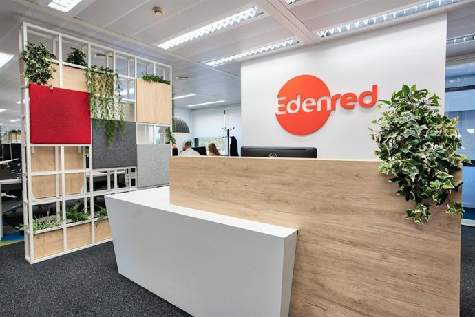 Edenred logra un beneficio récord de 521 millones de euros en 2025, un 2,8% más, y eleva un 10% el dividendo