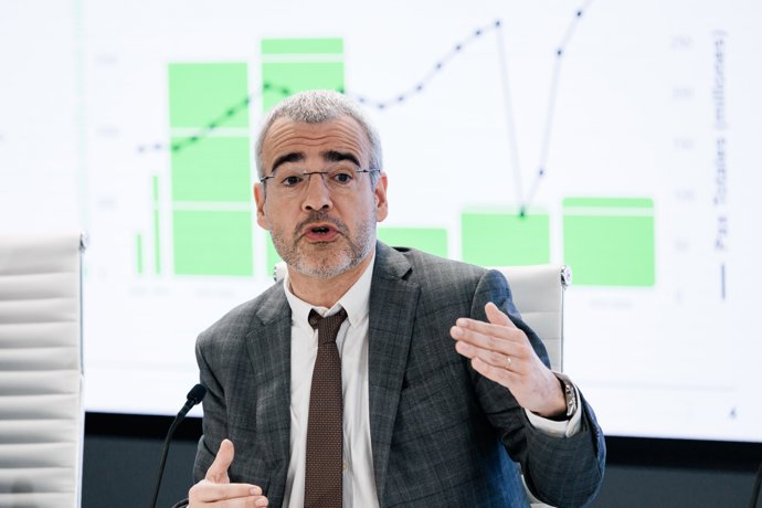 El  presidente y consejero delegado de Aena, Maurici Lucena, durante la presentación a los medios de comunicación de la propuesta de Documento de Regulación Aeroportuaria (DORA) correspondiente al período 2027-2031, en la sede de Aena, a 18 de febrero de 