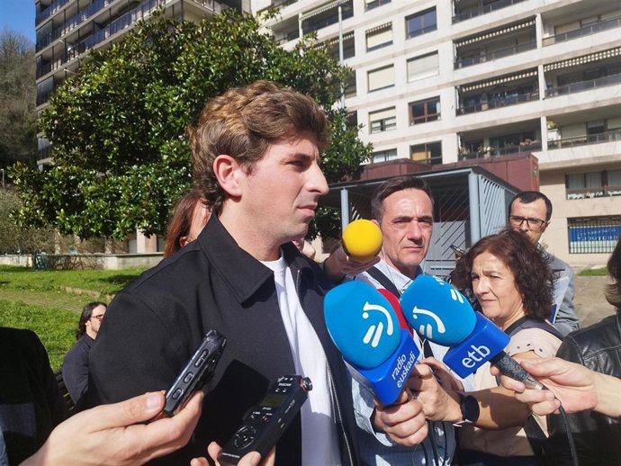 Insausti anuncia un anteproyecto para cubrir las vías de Euskotren entre Anoeta y Morlans, en Amara Berri