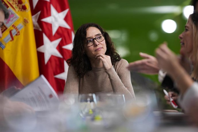 La presidenta de la Comunidad de Madrid, Isabel Díaz Ayuso, en la reunión del Consejo de Gobierno, celebrada hoy con carácter extraordinario en el Centro de Visitantes de Peñalara, en Rascafría.