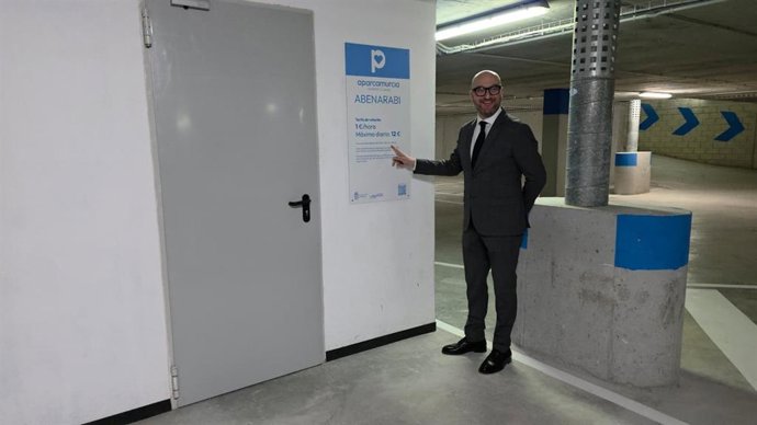 El concejal de Movilidad, Gestión Económica y Contratación de Murcia, José Francisco Muñoz, ha inaugurado el aparcamiento municipal de Abenarabi